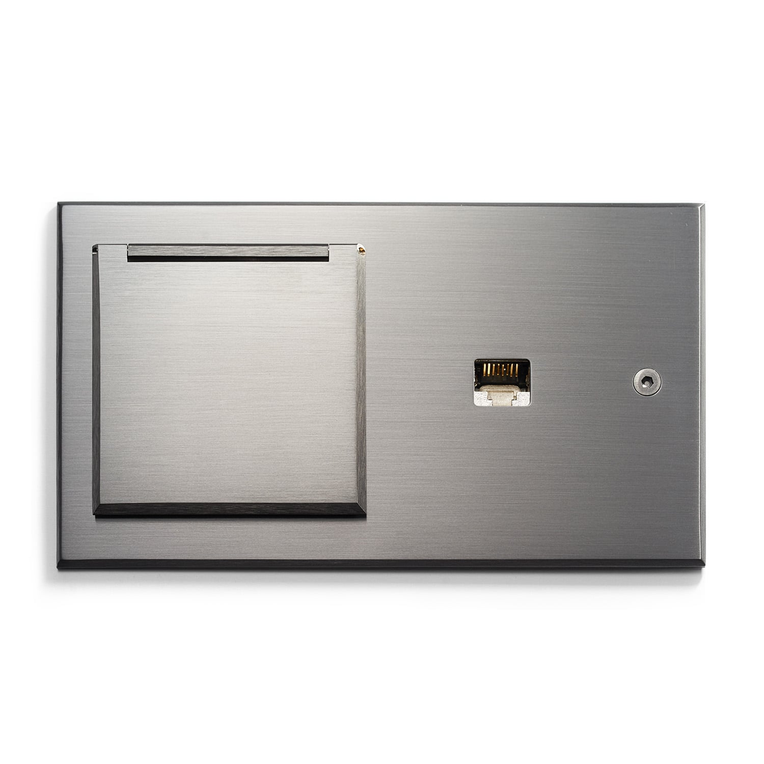 A silver wall plate with a usb port on it.